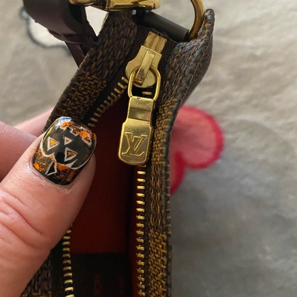 Authentic Louis Vuitton pochette - Picture 6 of 16